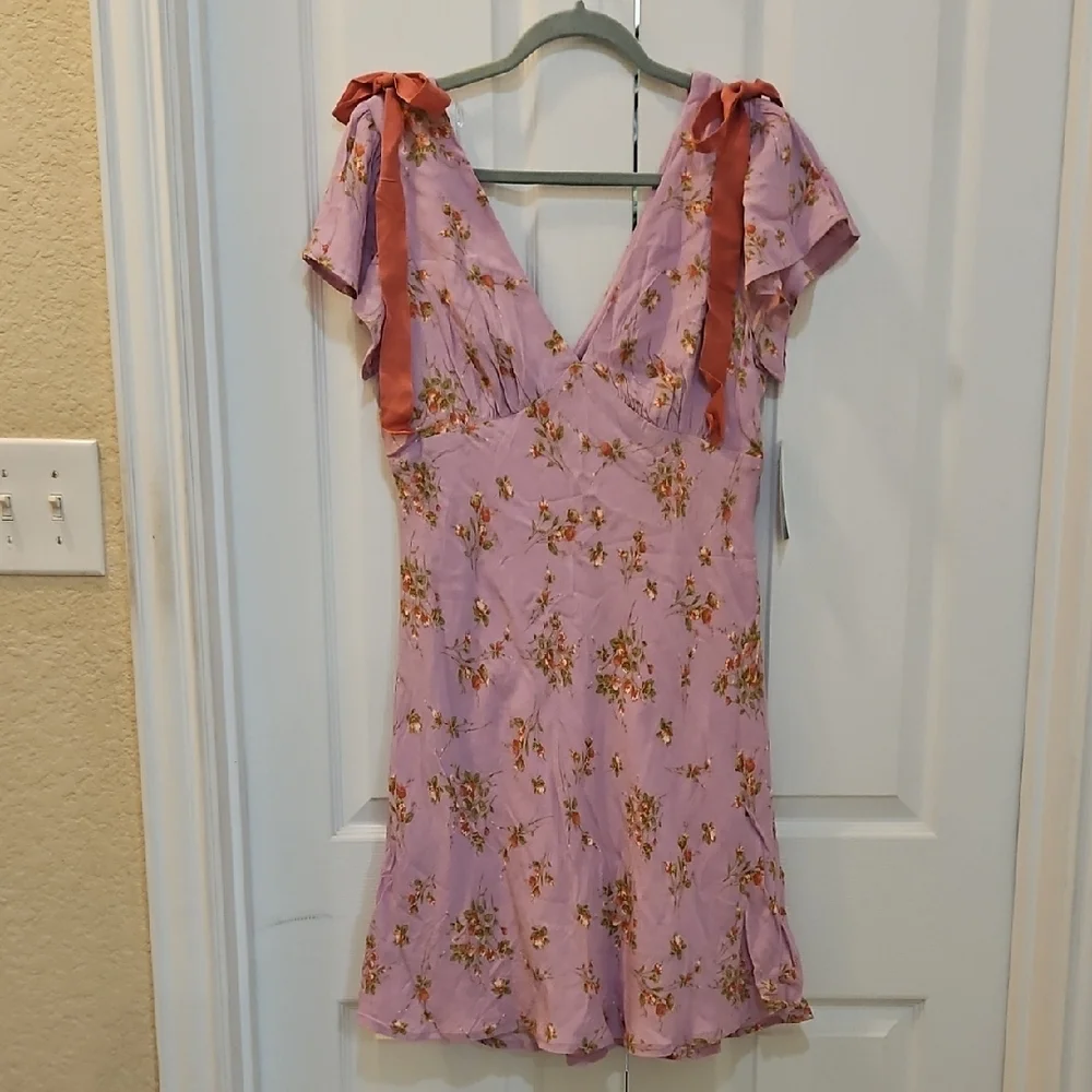 Wild Fable Short Sleeve V-Neck Flutter Sleeve Mini A-Line Dress Pink Floral - Picture 4 of 9